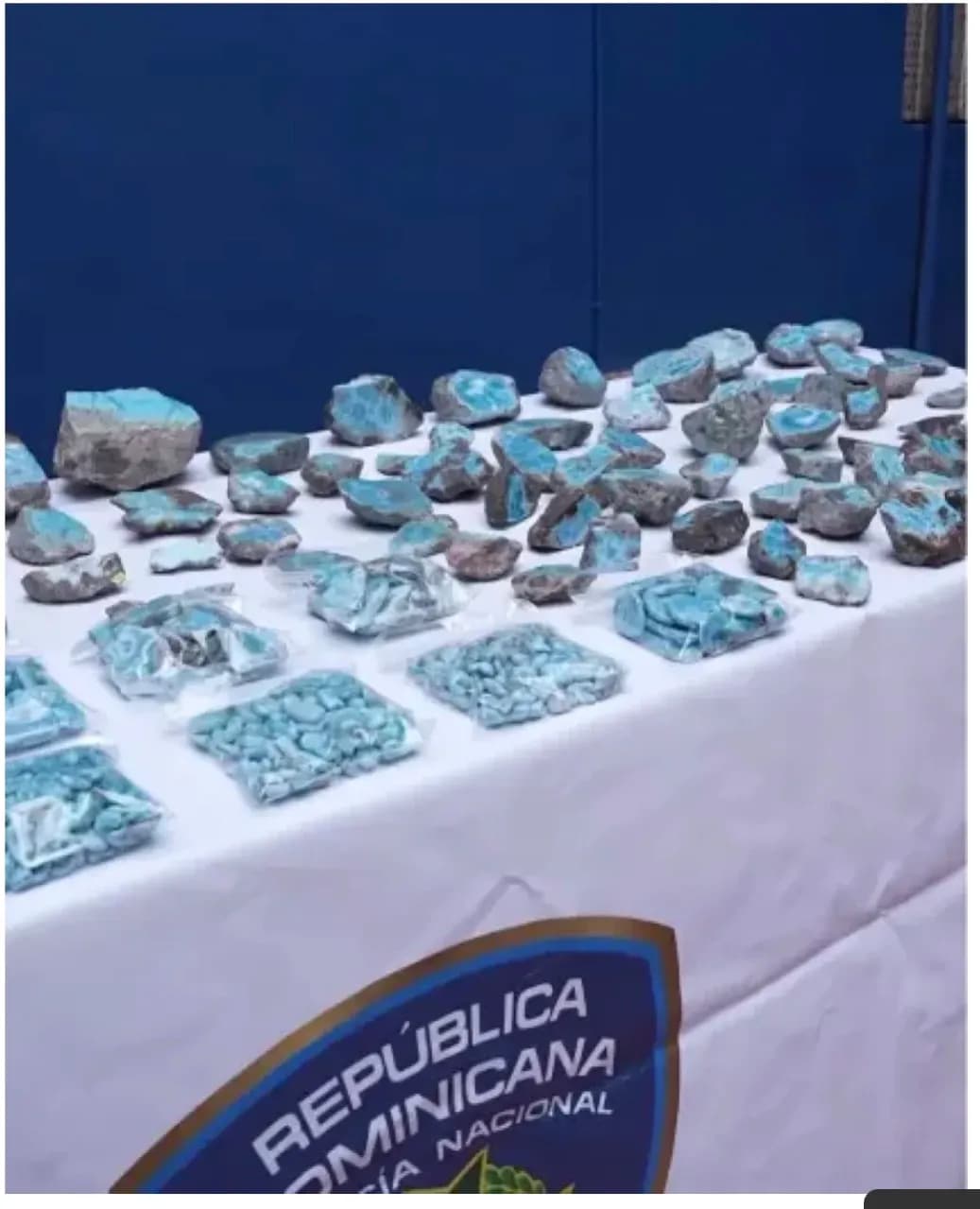 Policía Nacional recuperó piedras de larimar tras un allanamiento en la Zona Colonial