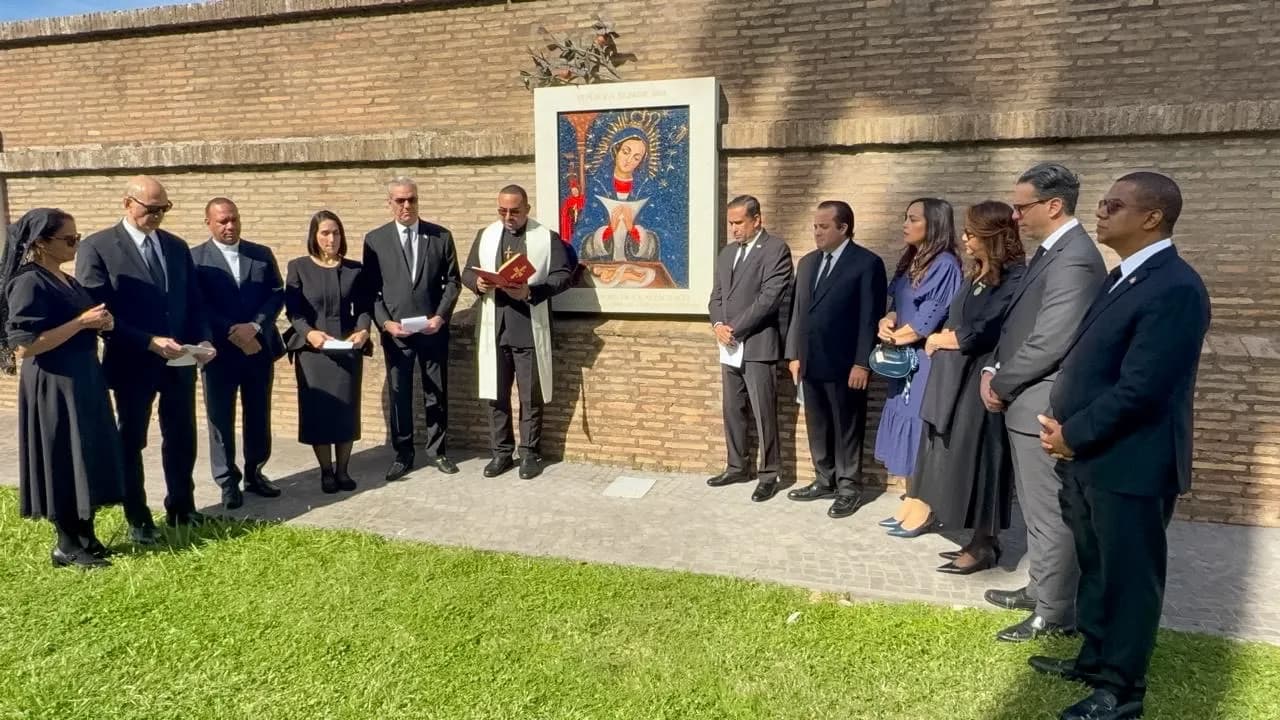 Presidente Abinader pide al pueblo dominicano orar por la salud del papa León XIV desde el Vaticano